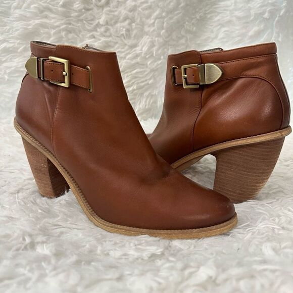 Hinge Cognac Leather Ankle Booties Buckle accent, almond toe Size 9 M block heel - Picture 1 of 11
